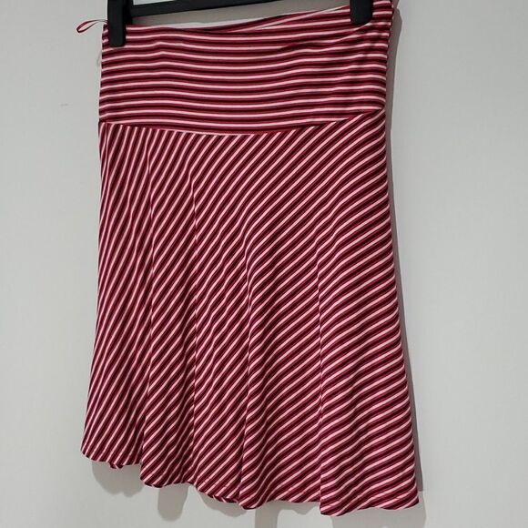 H&M red black white 30" Waist skirt - Picture 4 of 6